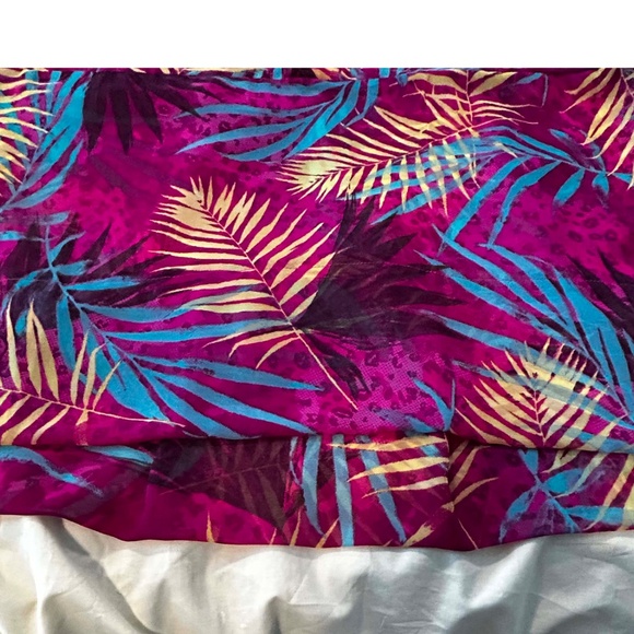 NEW PHOTOS! COVER UP, TROPICAL PRINT, COLOUR: SMASHED BERRIES, SIZE 5X, LONG - Picture 2 of 13